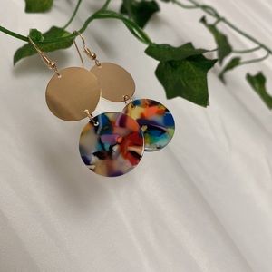 ✨✨NEW✨✨ Womens multicolor acrylic gold dangle earrings NWT
